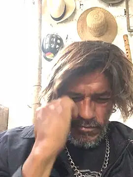 Snapshot of kvr27 chatting on 10-31-25, 11:44 kvr27 online show from 10-31-25, 11:44