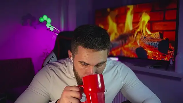 Snapshot of Sweeet__boy chatting on 02-13-26, 09:44 Sweeet boy online show from 02-13-26, 09:44