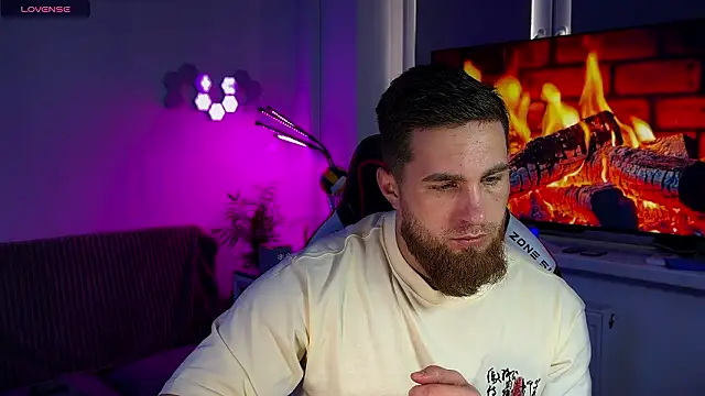 Snapshot of Sweeet__boy chatting on 03-18-26, 10:18 Sweeet boy online show from 03-18-26, 10:18