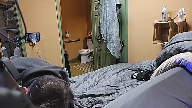 leahcimnikral online show from 12-15-25, 05:23