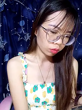   Mai-love19   online show from 11-16-25, 10:04