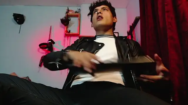 dom2travelersss online show from 10-13-25, 11:49