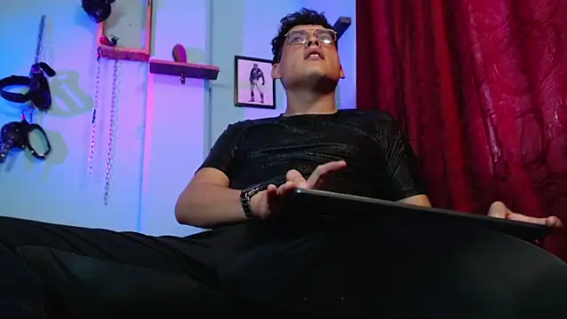 dom2travelersss online show from 10-27-25, 02:32