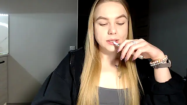 Snapshot of Sunbeam_ chatting on 02-17-25, 04:04 Sunbeam online show from 02-17-25, 04:04