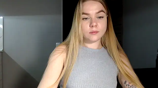 Snapshot of Sunbeam_ chatting on 03-18-25, 11:42 Sunbeam online show from 03-18-25, 11:42