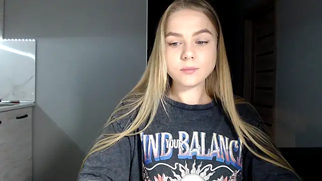 Snapshot of Sunbeam_ chatting on 10-06-25, 08:39 Sunbeam online show from 10-06-25, 08:39