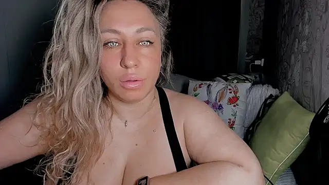 Snapshot of CumOnMy_Tits chatting on 03-17-26, 01:54 CumOnMy Tits online show from 03-17-26, 01:54