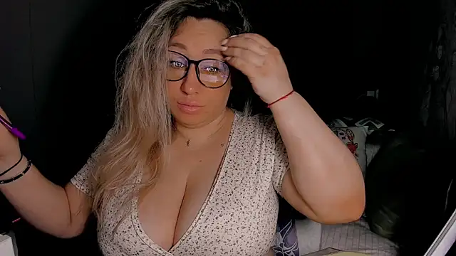 Snapshot of CumOnMy_Tits chatting on 04-26-26, 01:14 CumOnMy Tits online show from 04-26-26, 01:14