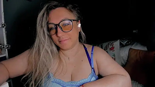 Snapshot of CumOnMy_Tits chatting on 04-28-26, 03:11 CumOnMy Tits online show from 04-28-26, 03:11
