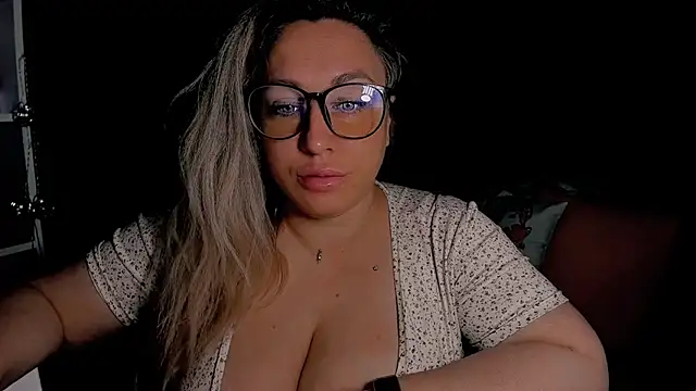 Snapshot of CumOnMy_Tits chatting on 04-29-26, 01:21 CumOnMy Tits online show from 04-29-26, 01:21