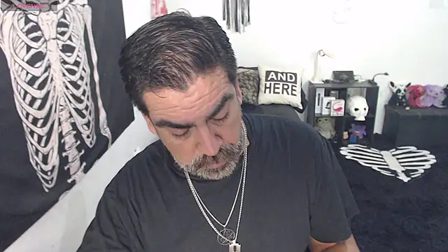 soyelcarlitos  online show from 06-01-26, 05:36