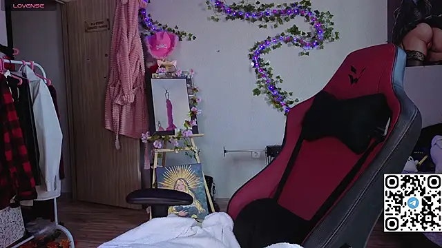 Snapshot of Silvia_Santorskii chatting on 03-12-26, 08:09 Silvia Santorskii online show from 03-12-26, 08:09