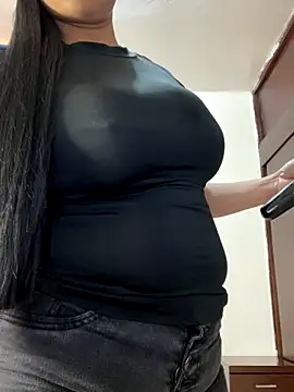 Snapshot of sofia_xxx02 chatting on 10-25-25, 12:02 sofia xxx02 online show from 10-25-25, 12:02