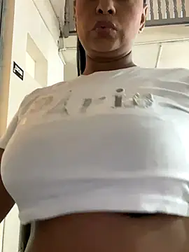 Snapshot of sofia_xxx02 chatting on 10-27-25, 11:58 sofia xxx02 online show from 10-27-25, 11:58