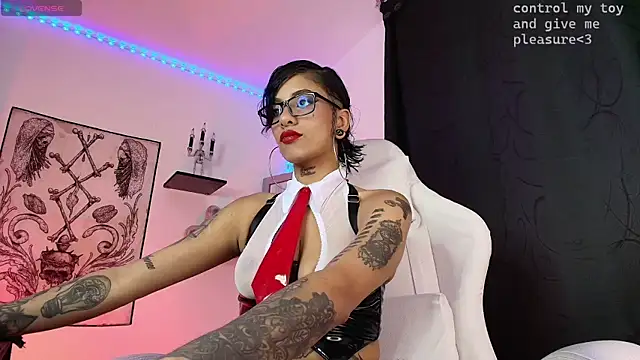 Snapshot of luci_fer_devil chatting on 11-14-25, 01:37 luci fer devil online show from 11-14-25, 01:37